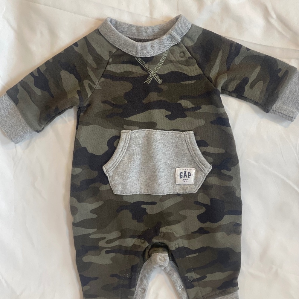 Baby Gap Onesie - Size 0-3 Months - Camo with gray lining